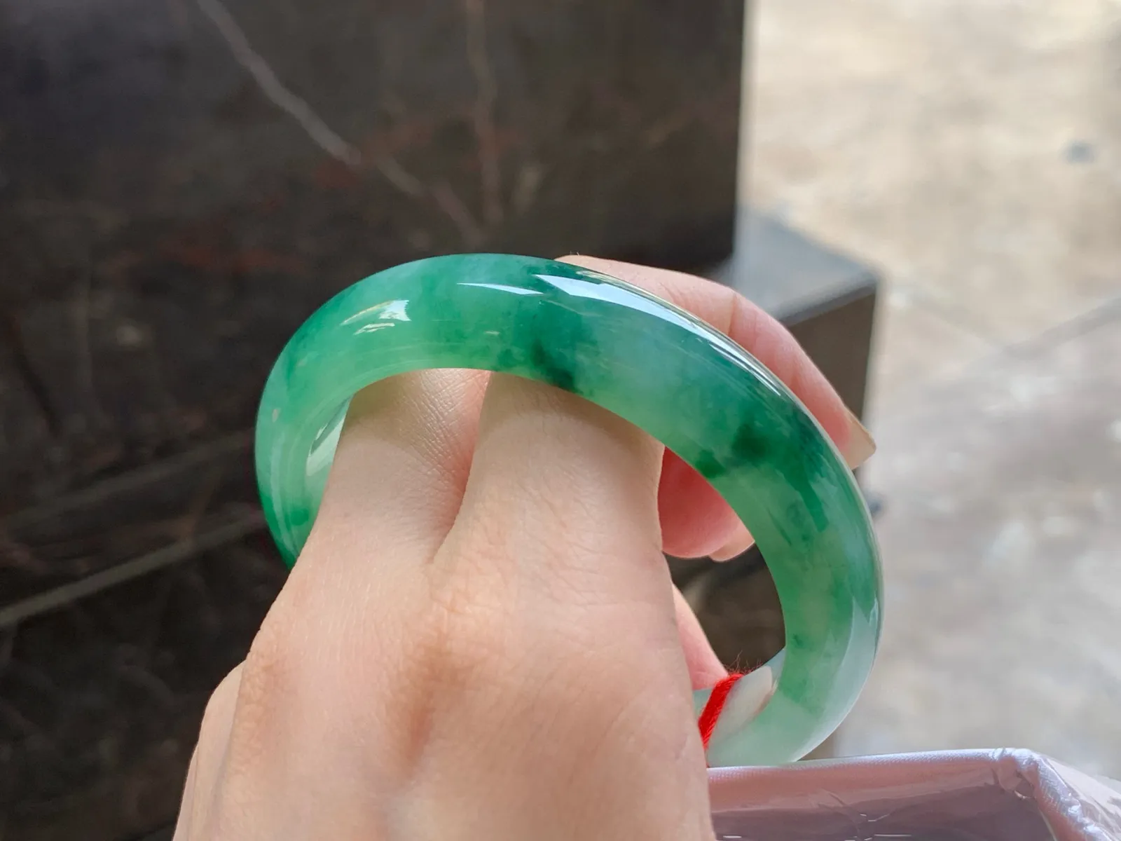 冰晴绿花手镯
水润清爽 55.4/12.5/8.2mm