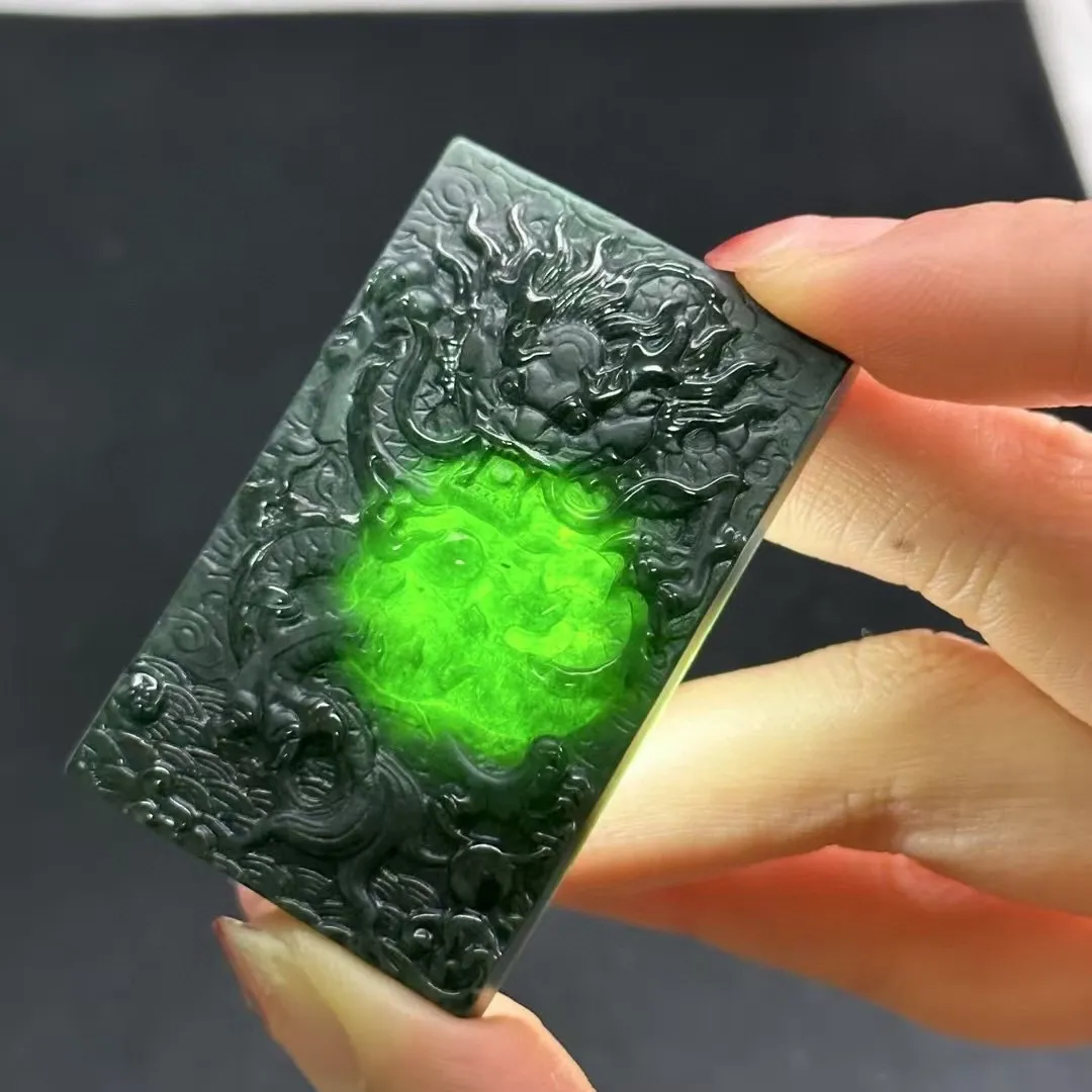 墨翠龙牌 种好色正 黑度不错 打灯通透
