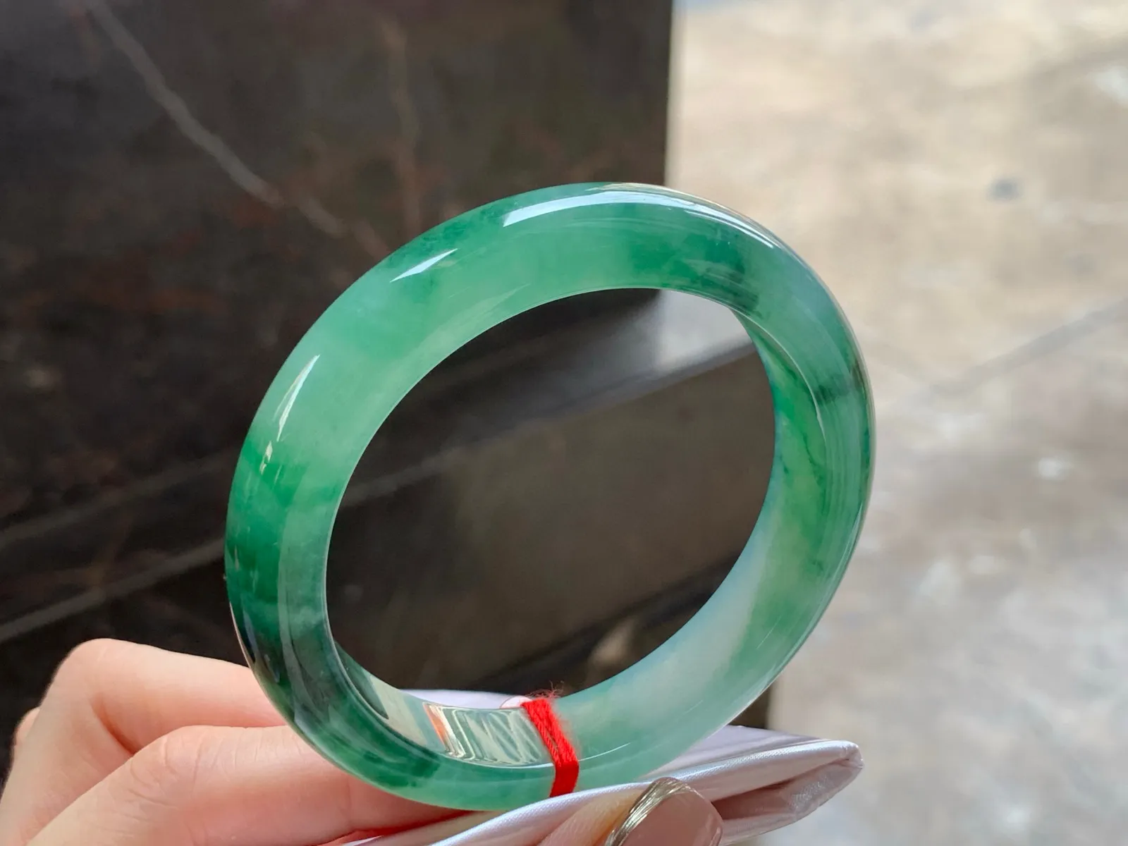冰晴绿花手镯
水润清爽 55.4/12.5/8.2mm