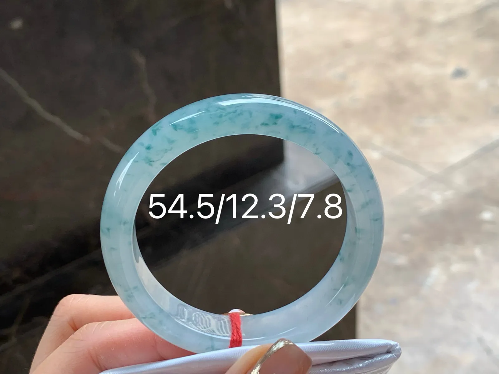冰飘花手镯
清爽54.5/12.3/7.8mm