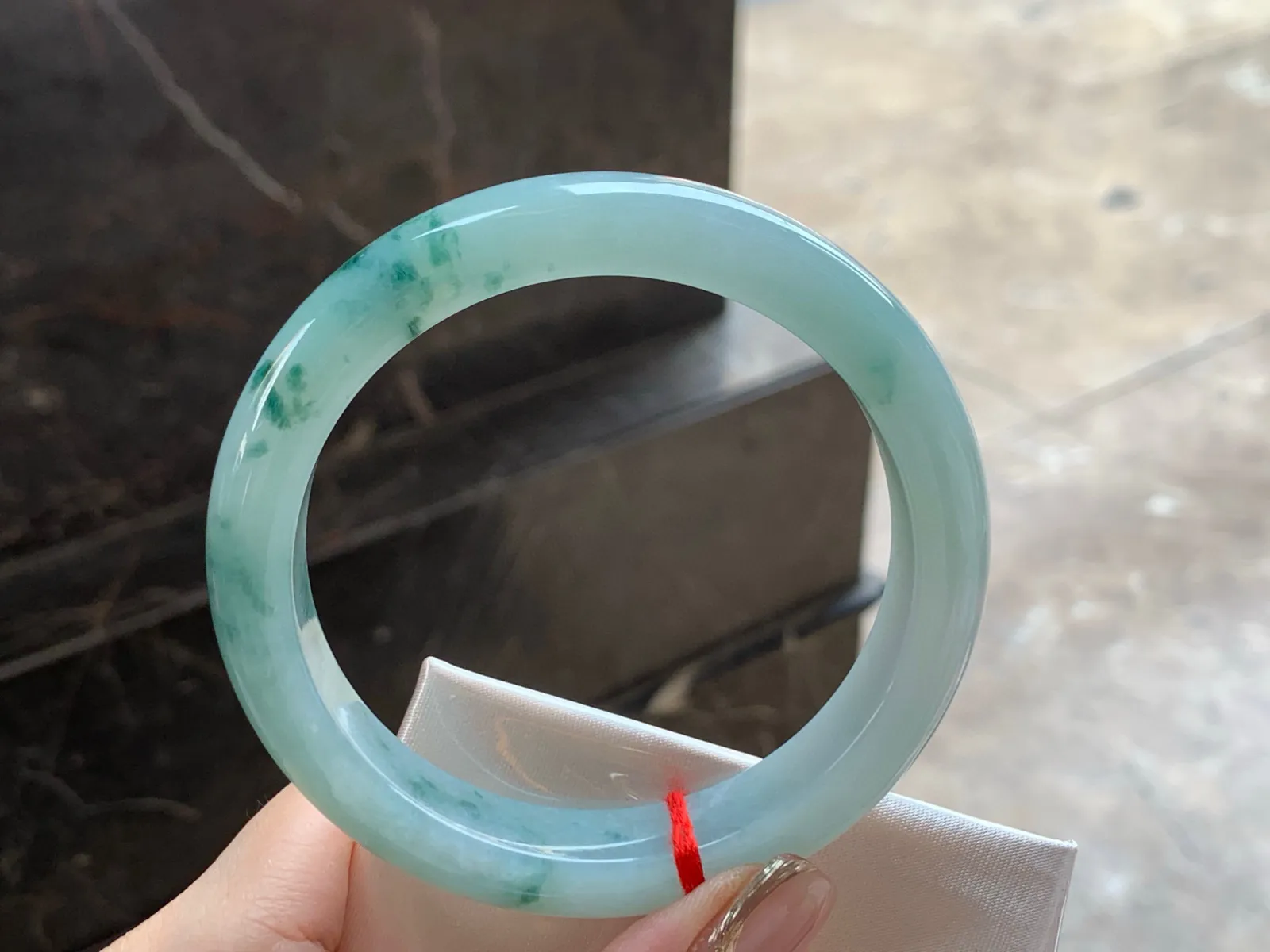飘花大圈手镯
干净清爽 63/12.3/9.1mm
