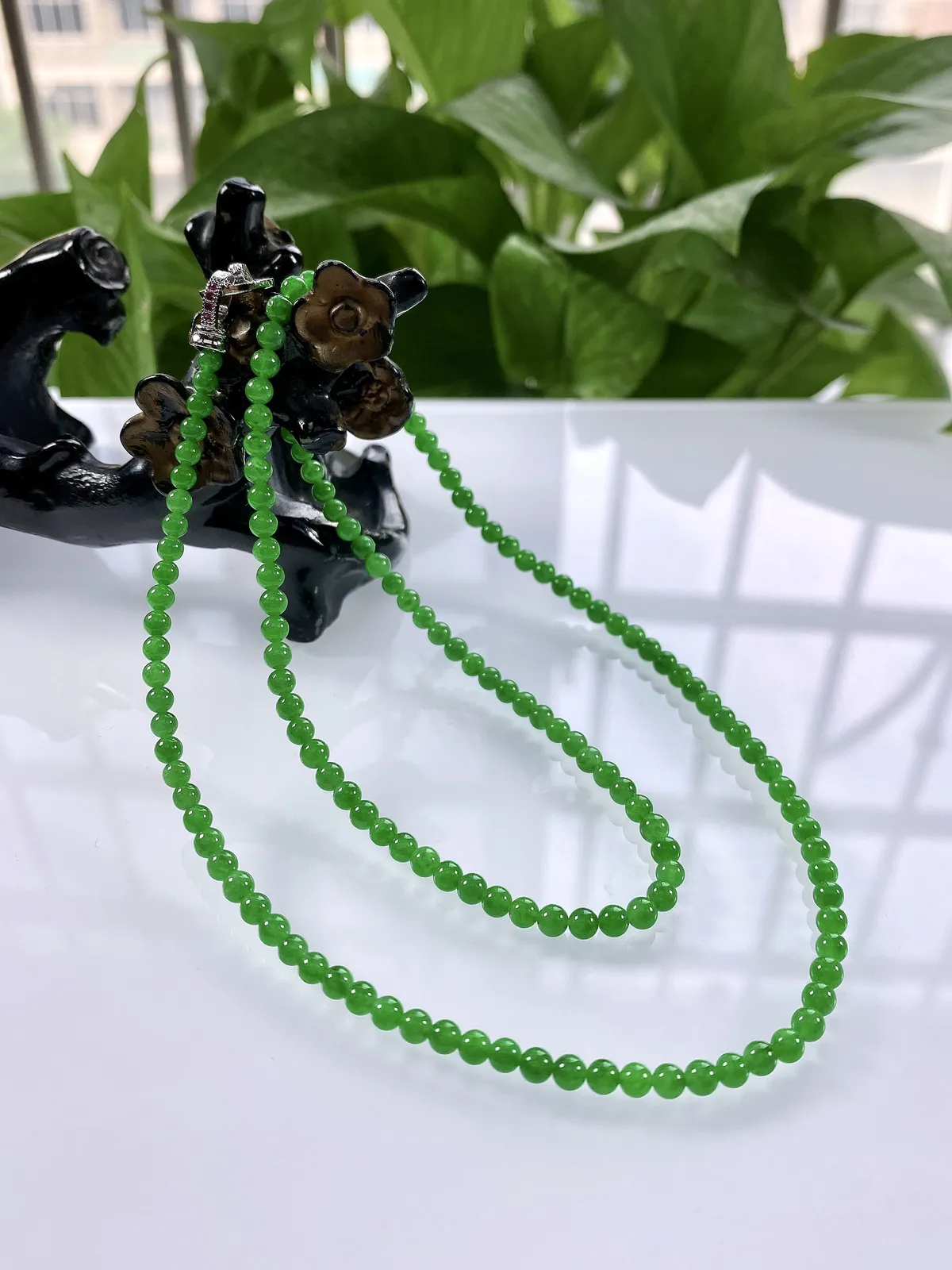 收藏级别，缅甸天然翡翠A货，卡3.8冰种起胶满绿浓阳绿小米珠小圆珠项链手链，尺寸：3.8mm/152颗，长度550mm，重量：13.65g