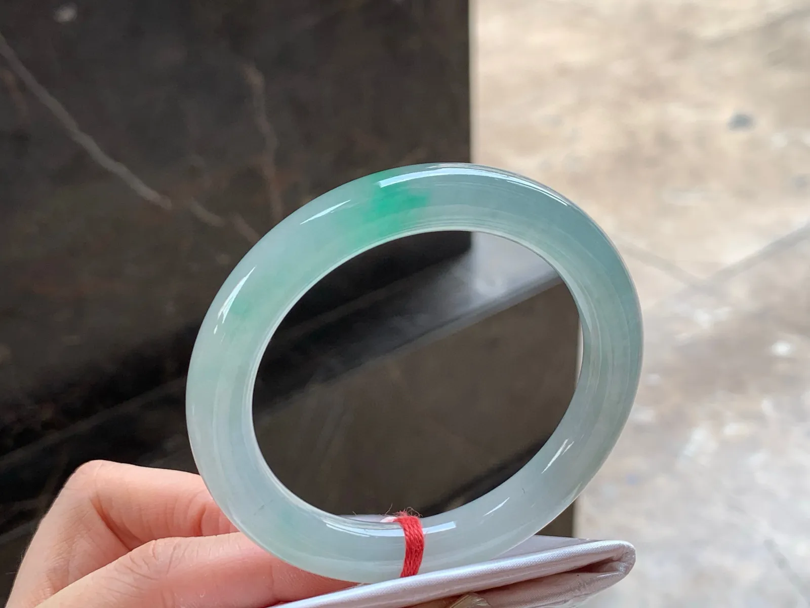 冰晴带色福镯
干净清爽 55.1/9.8mm