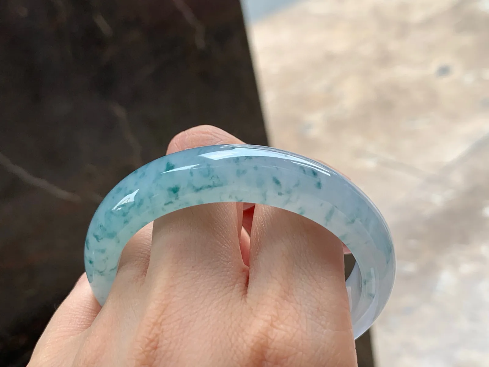 冰飘花手镯
清爽54.5/12.3/7.8mm