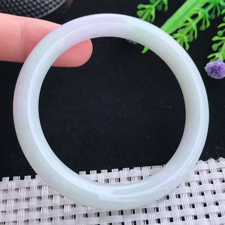 自然光54圈口老坑秀气温润飘绿圆条手镯翡翠玉镯尺寸54/8.2/8.4