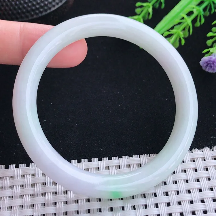 自然光54圈口老坑秀气温润飘绿圆条手镯翡翠玉镯尺寸54/8.2/8.4