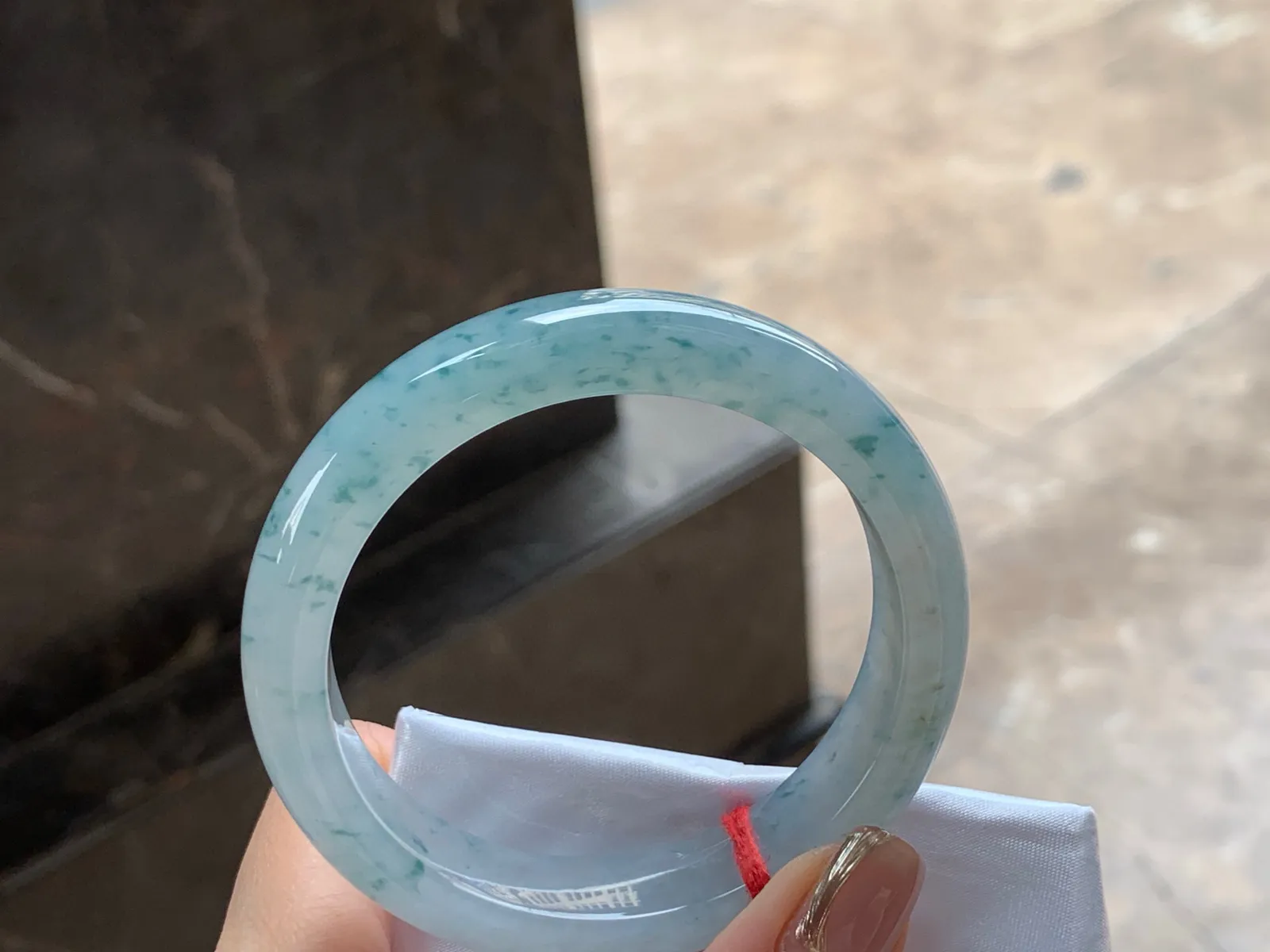 冰飘花手镯
清爽54.5/12.3/7.8mm