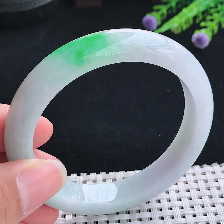 自然光57.5圈口老坑温润飘阳绿手镯翡翠玉镯尺寸57.5/11.8/8.7