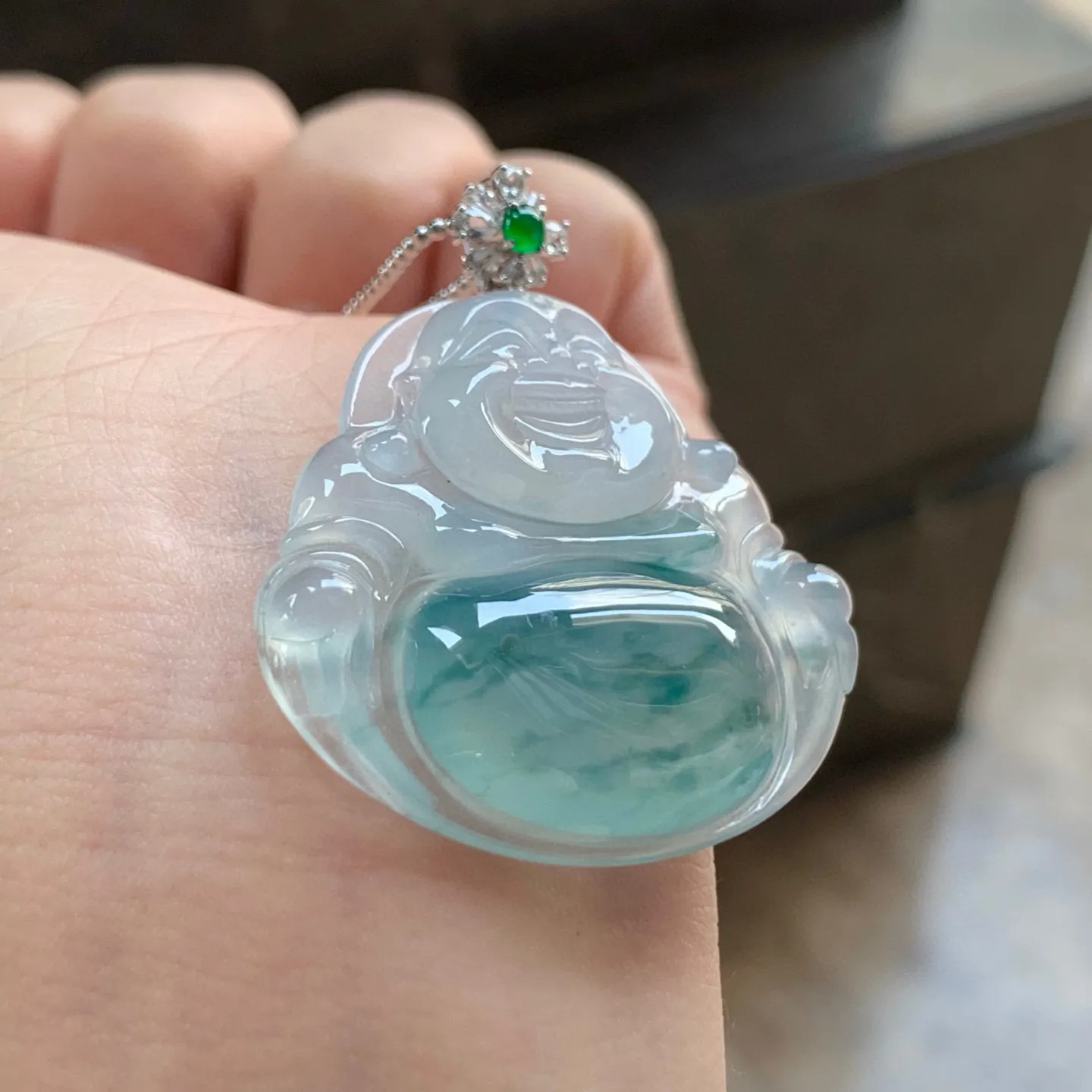 冰种飘花坐佛
大气