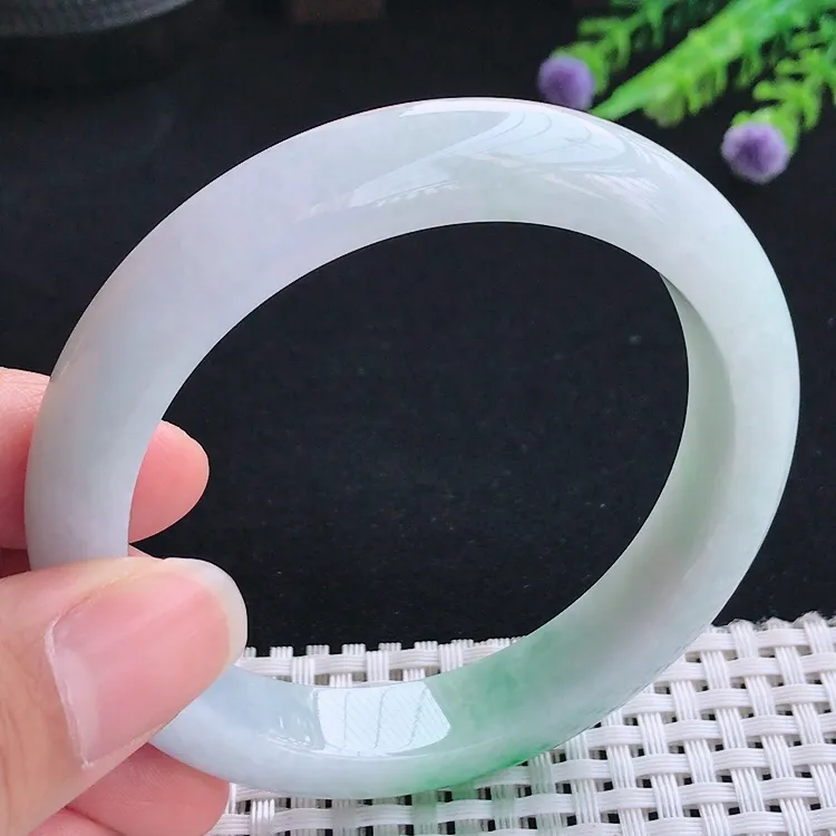 自然光57.5圈口老坑温润飘阳绿手镯翡翠玉镯尺寸57.5/11.8/8.7