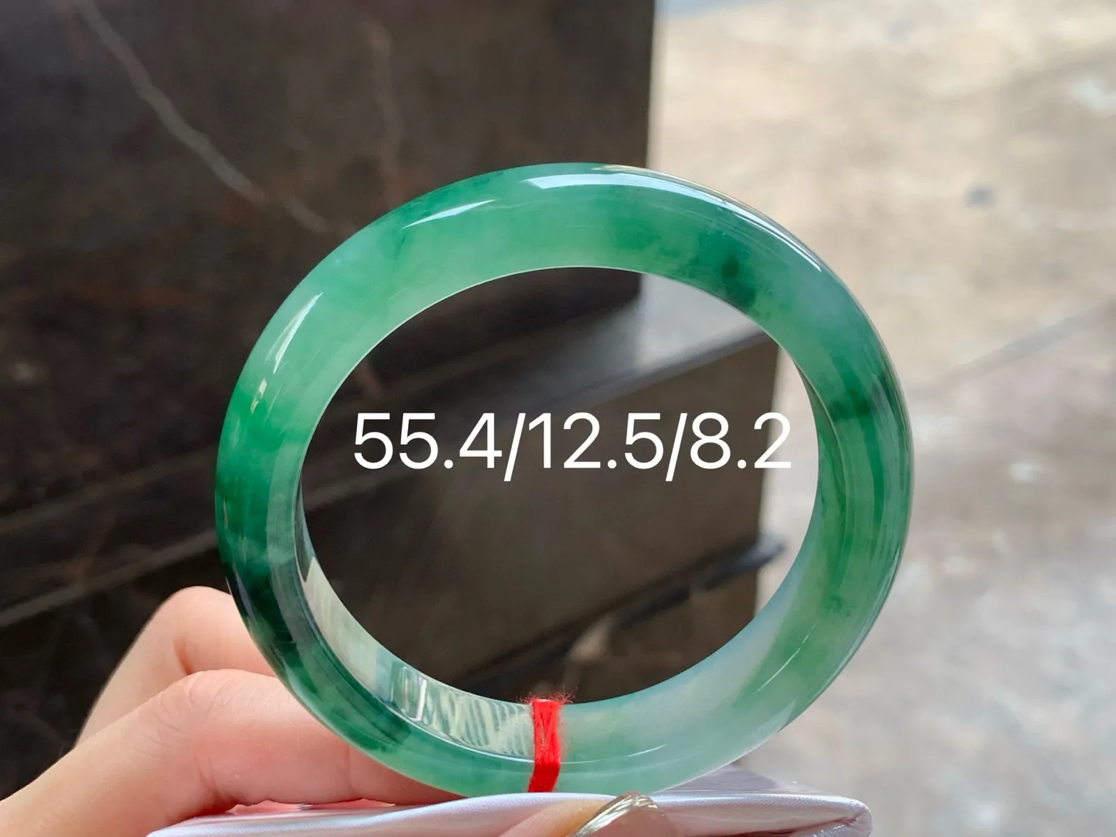 冰晴绿花手镯
水润清爽 55.4/12.5/8.2mm