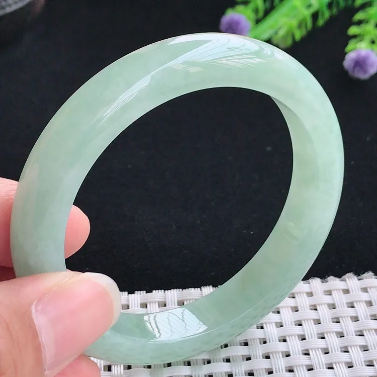 自然光53.8圈口老坑秀气冰润冰晴绿宽边手镯翡翠玉镯尺寸53.8/10.6/8.2