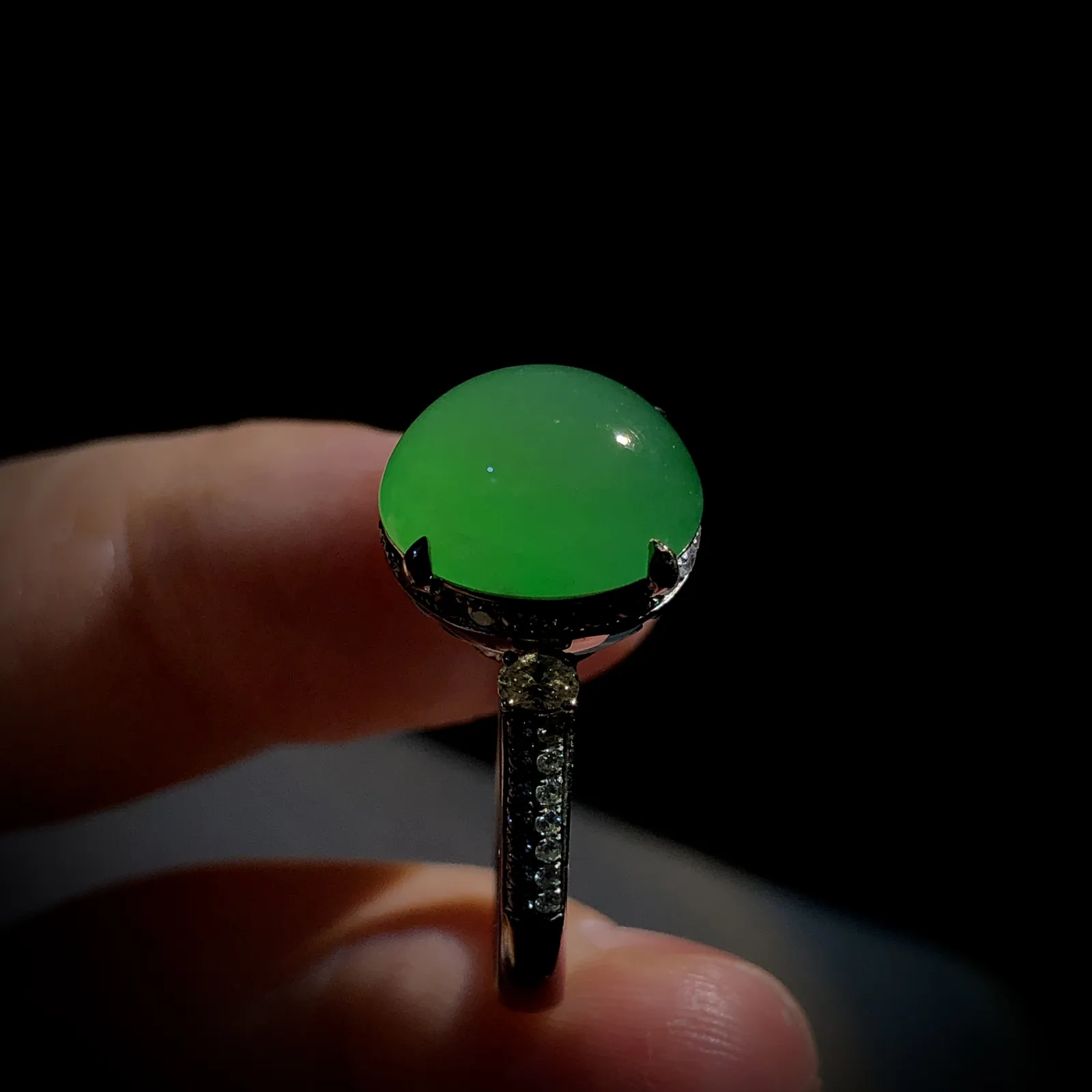 绿戒指，裸石12.3-11.5-6.8mm，
15#，18K金，南非钻，。
