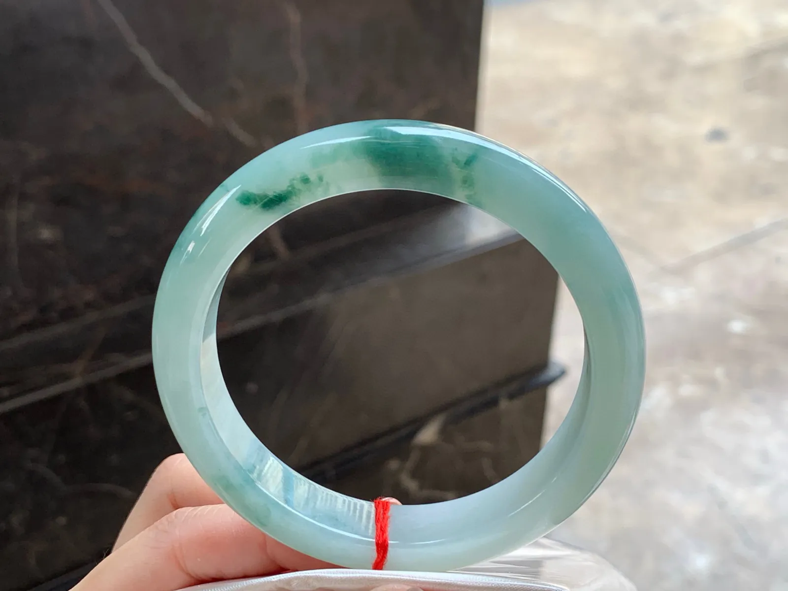 飘花大圈手镯
干净清爽 63/12.3/9.1mm