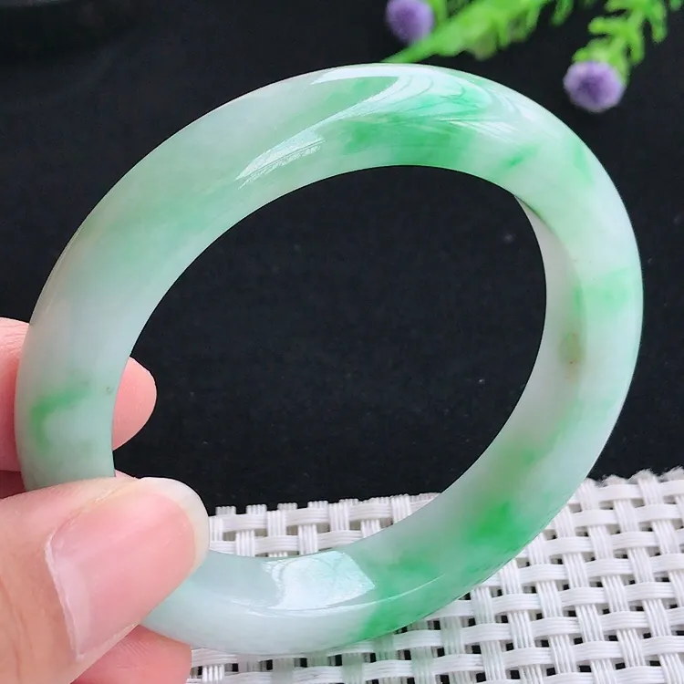自然光54.5圈口老坑精美温润飘阳绿宽边手镯翡翠玉镯尺寸54.5/11.8/9