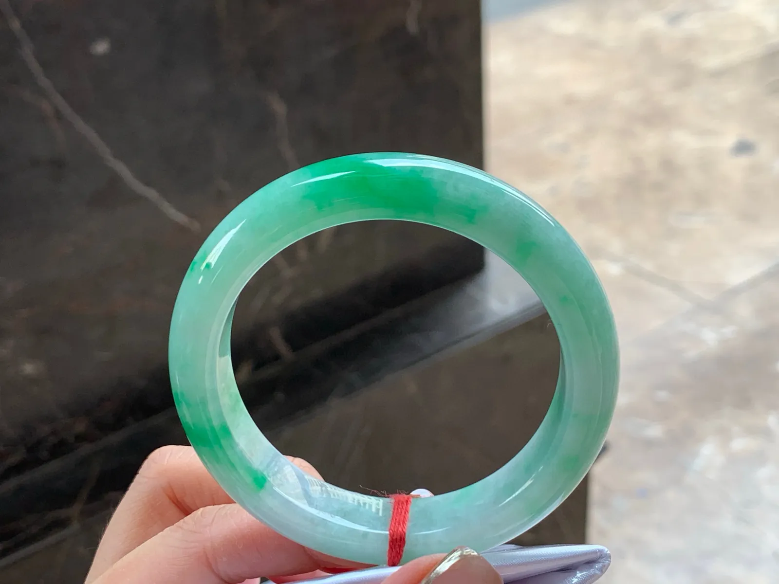 阳绿手镯
干净清爽 56.5/12.7/9.2mm