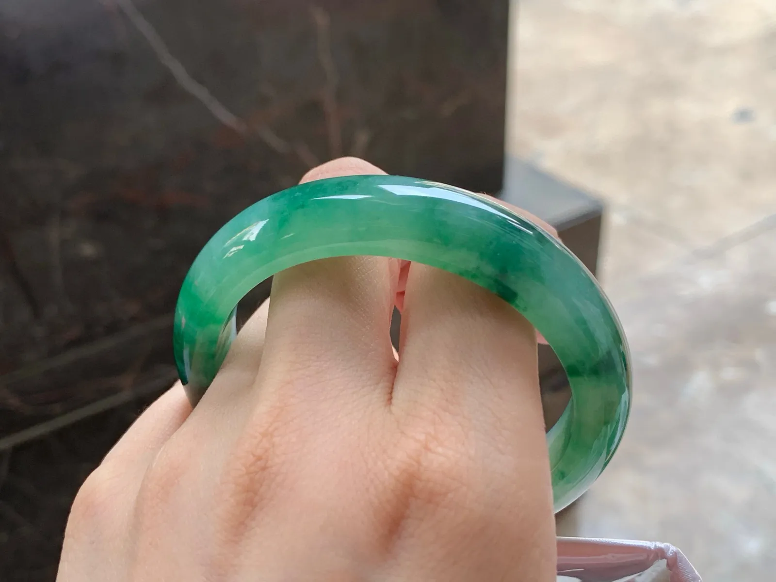 冰晴绿花手镯
水润清爽 55.4/12.5/8.2mm