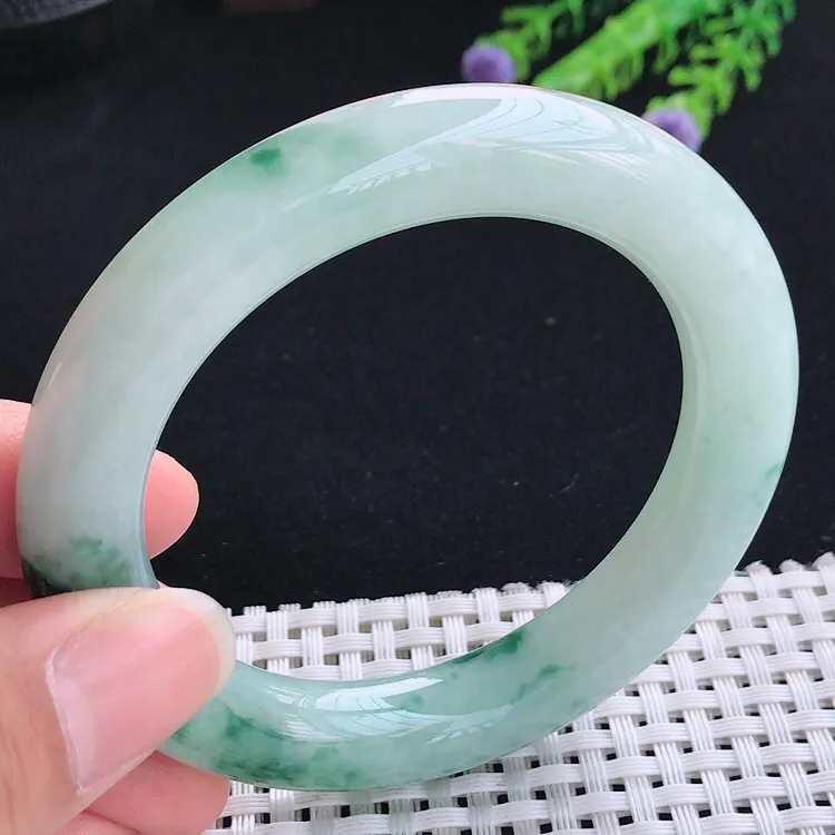 自然光54.8圈口老坑精美温润飘花胖圆条手镯翡翠玉镯尺寸54.8/11.2/11
