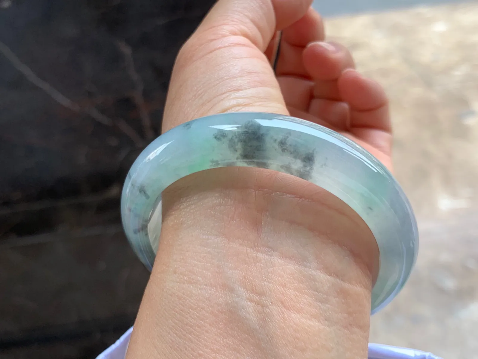 58-13-8.5mm
乌鸡手镯 种好细腻 特色镯