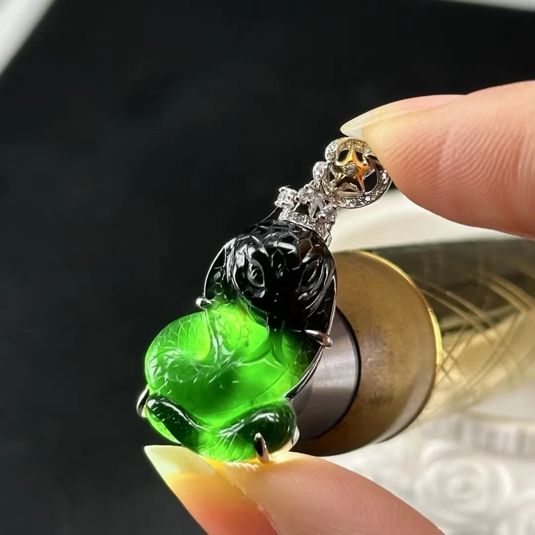 精品18k墨翠蛇吊坠 种好色正  打灯通透 油性十足