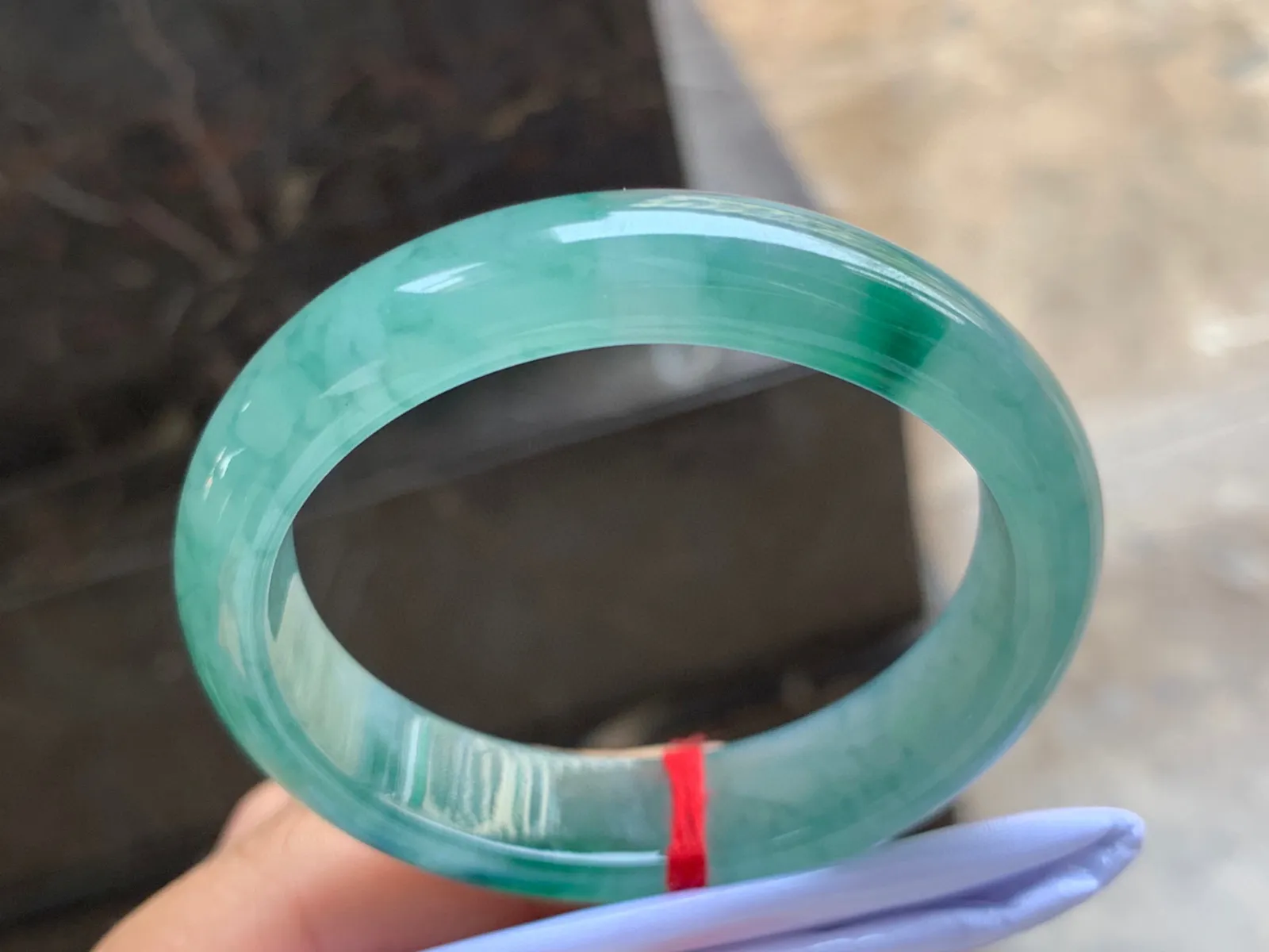 53-13.5-7.5mm
冰种飘花贵妃手镯 水润光泽 正圈51