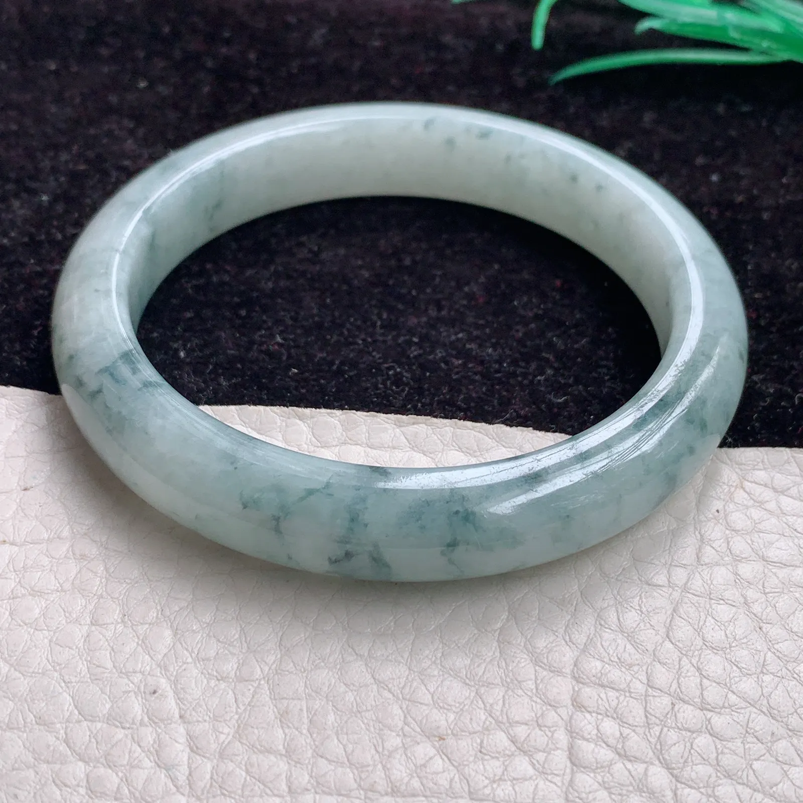 ss自然光61*11.8*9大圈口手镯缅甸A货翡翠飘乌鸡花平安镯 宽边正圈玉镯