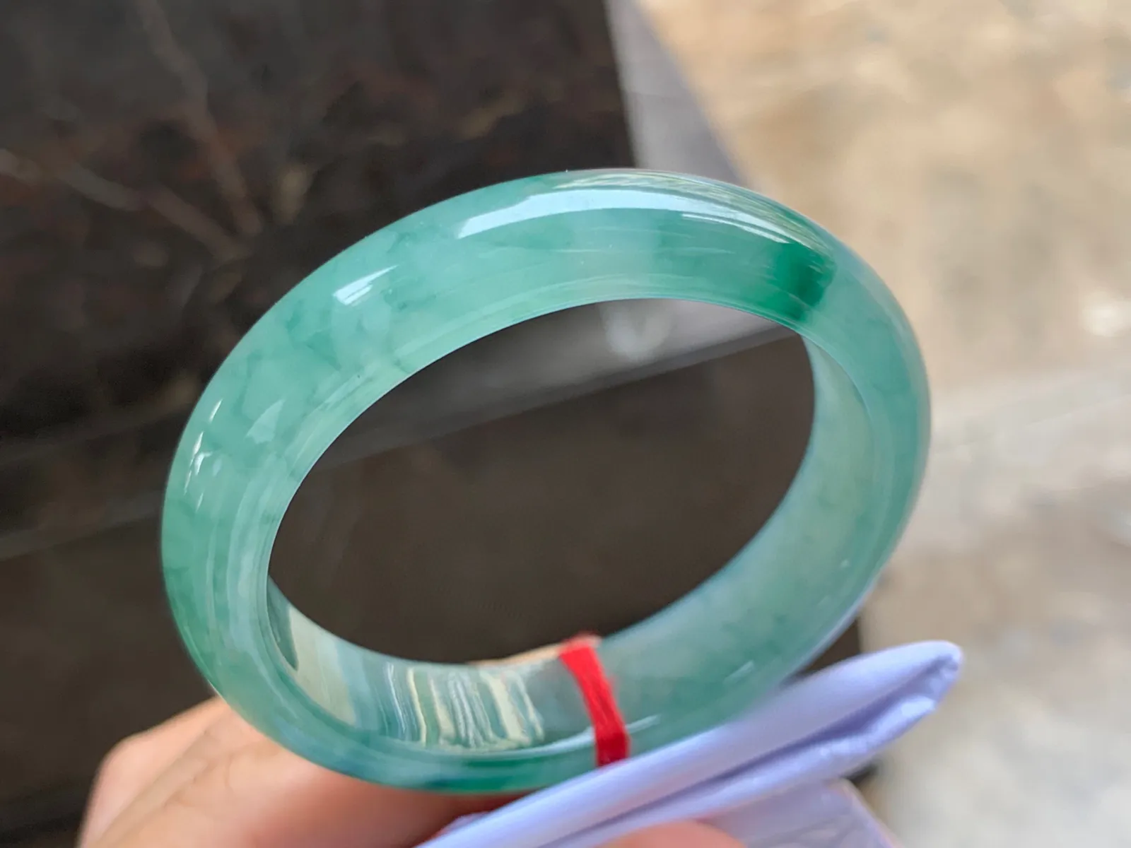 53-13.5-7.5mm
冰种飘花贵妃手镯 水润光泽 正圈51