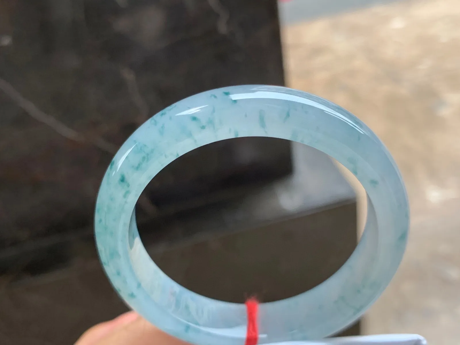 54.5-12.5-8mm
冰种飘花手镯 水润冰透 碎花点缀气质