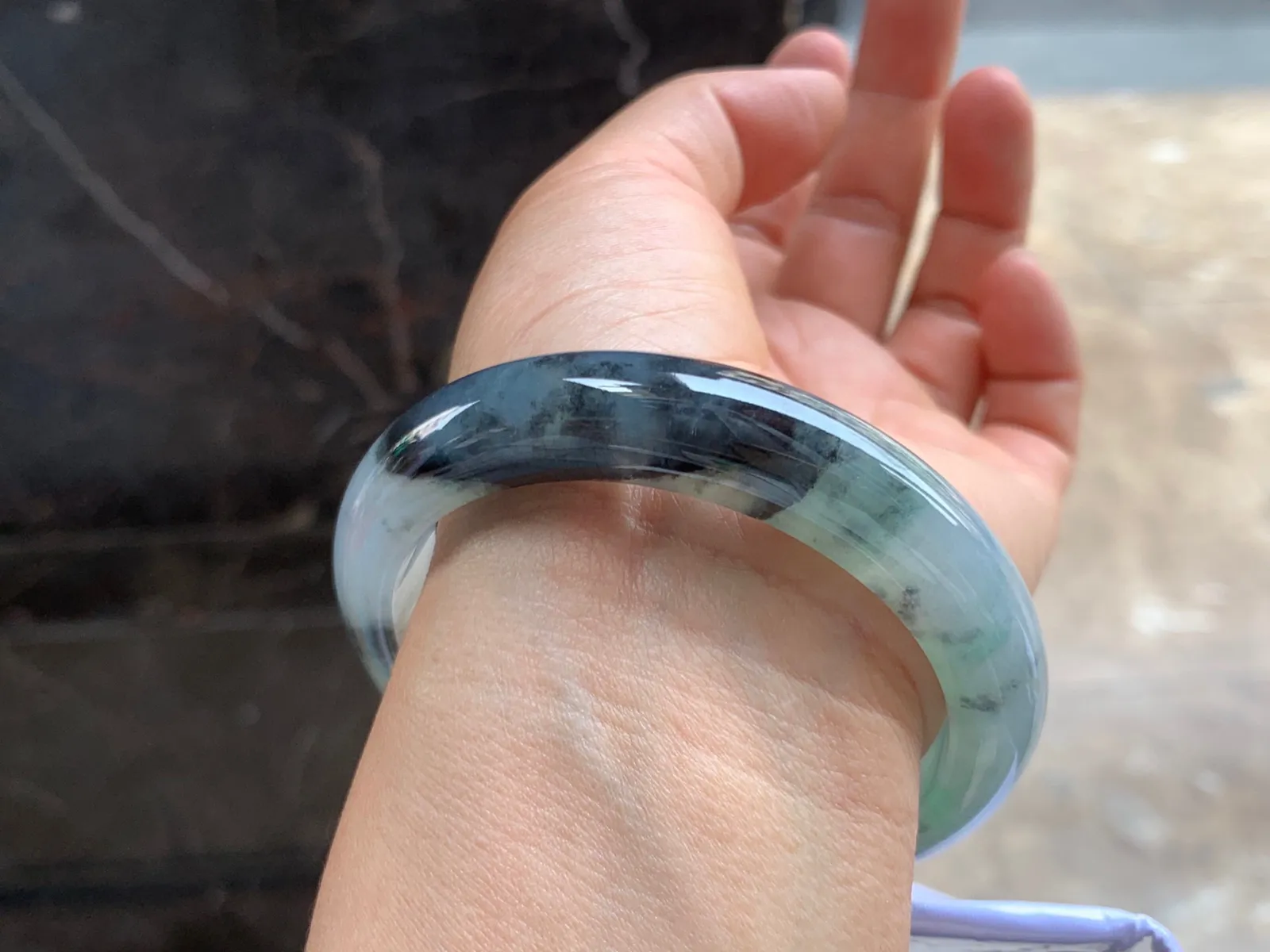 58-13-8.5mm
乌鸡手镯 种好细腻 特色镯