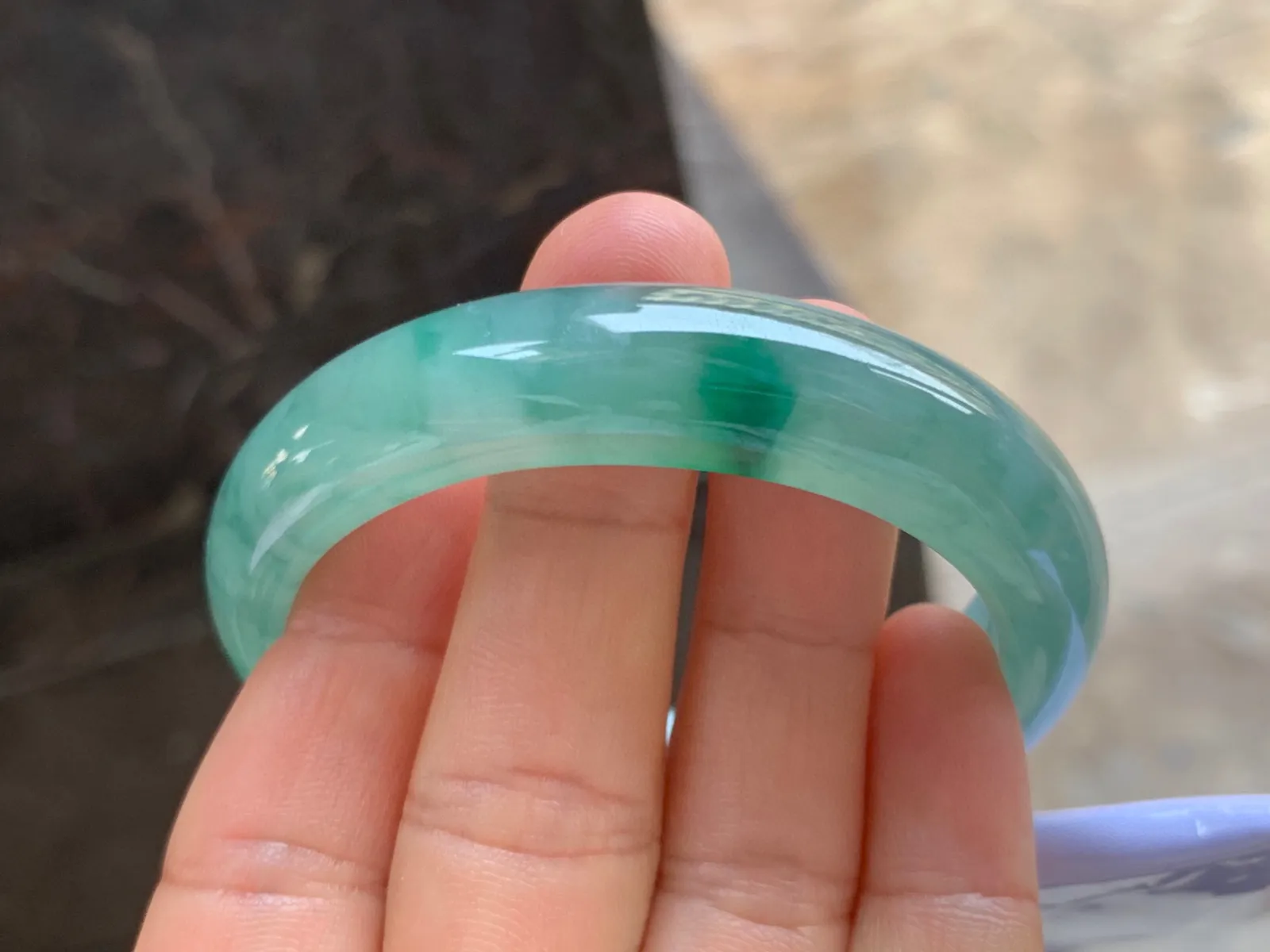 53-13.5-7.5mm
冰种飘花贵妃手镯 水润光泽 正圈51