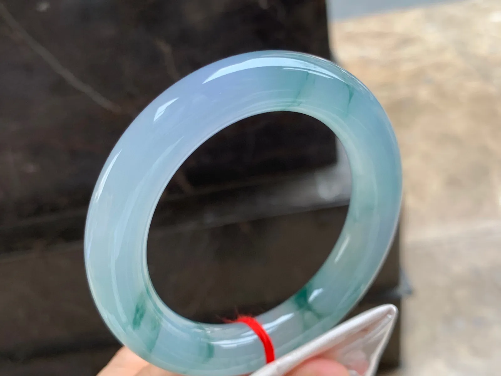 56-13mm
冰种飘花圆条手镯 冰透水润 胶感满满