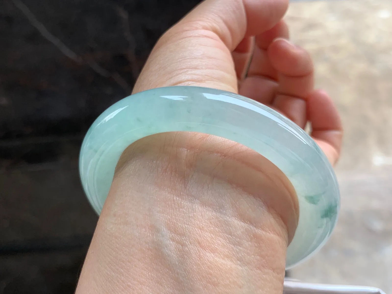 55-11.5mm
冰种淡晴底飘花圆条手镯 水润清爽 冰透胶润