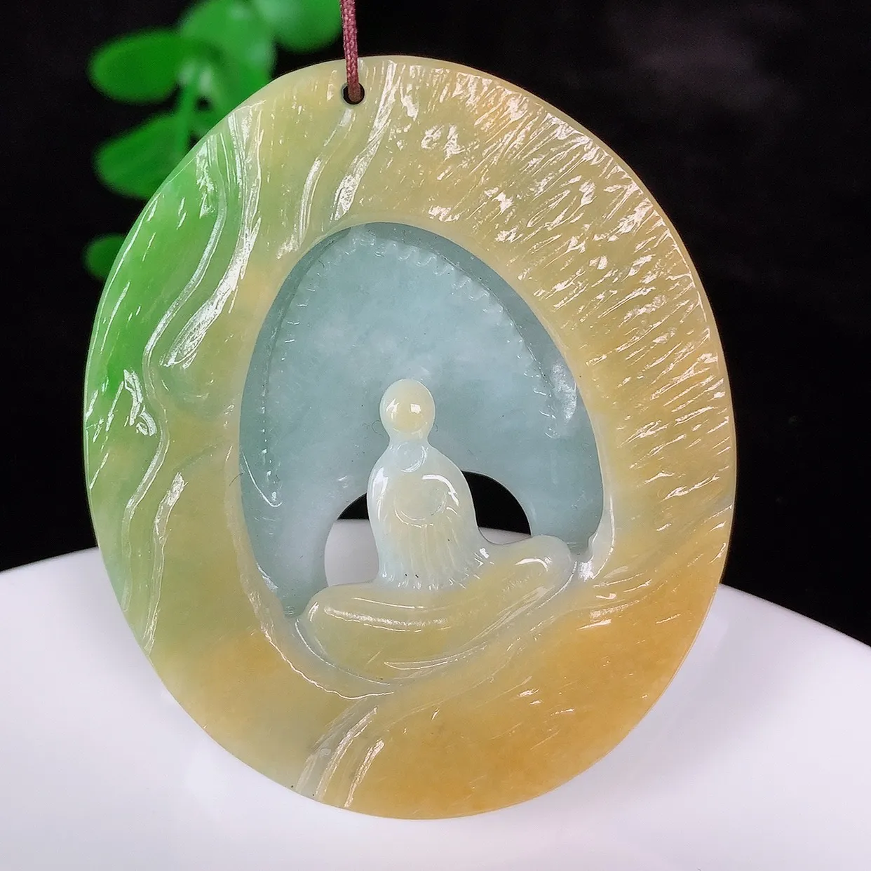 自然光实拍，冰润冰糯种双彩黄加绿翡翠悟道吊坠，翡翠悟道寓意“祥和，安宁，吉祥，幸福”，佩戴效果优雅迷人，性价比超高！#60.29
