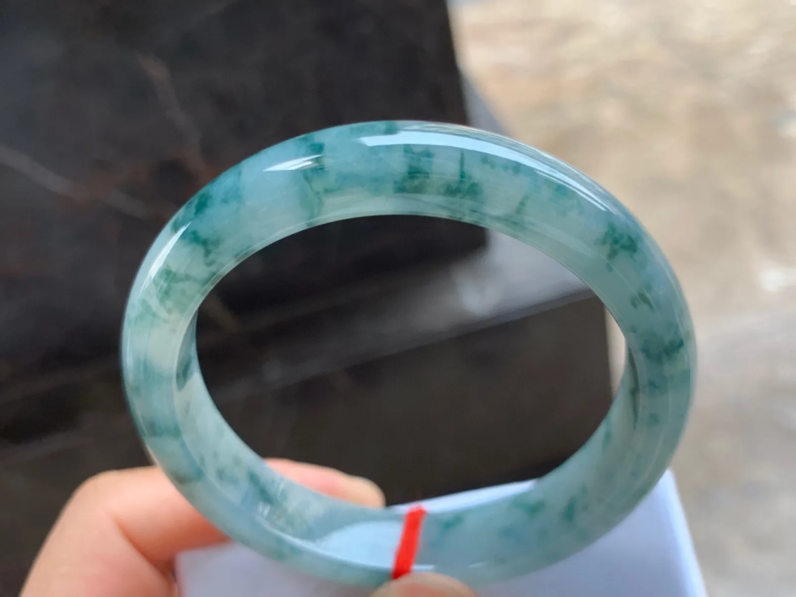56-12-8mm
飘花手镯 底子细腻 花色均匀