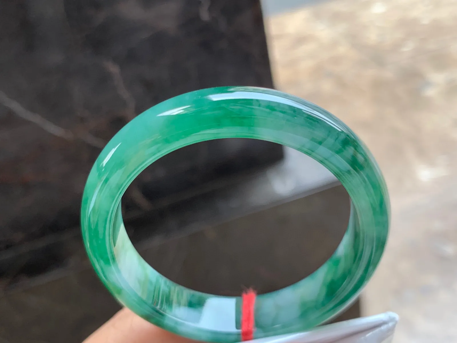 55-13-7.5mm
带色手镯 底子细腻 颜色独特 上手特色