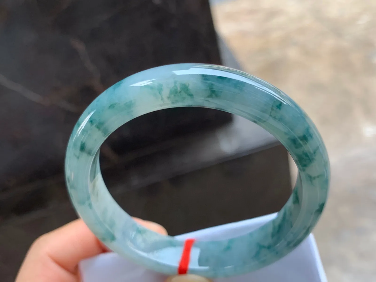 56-12-8mm
飘花手镯 底子细腻 花色均匀
