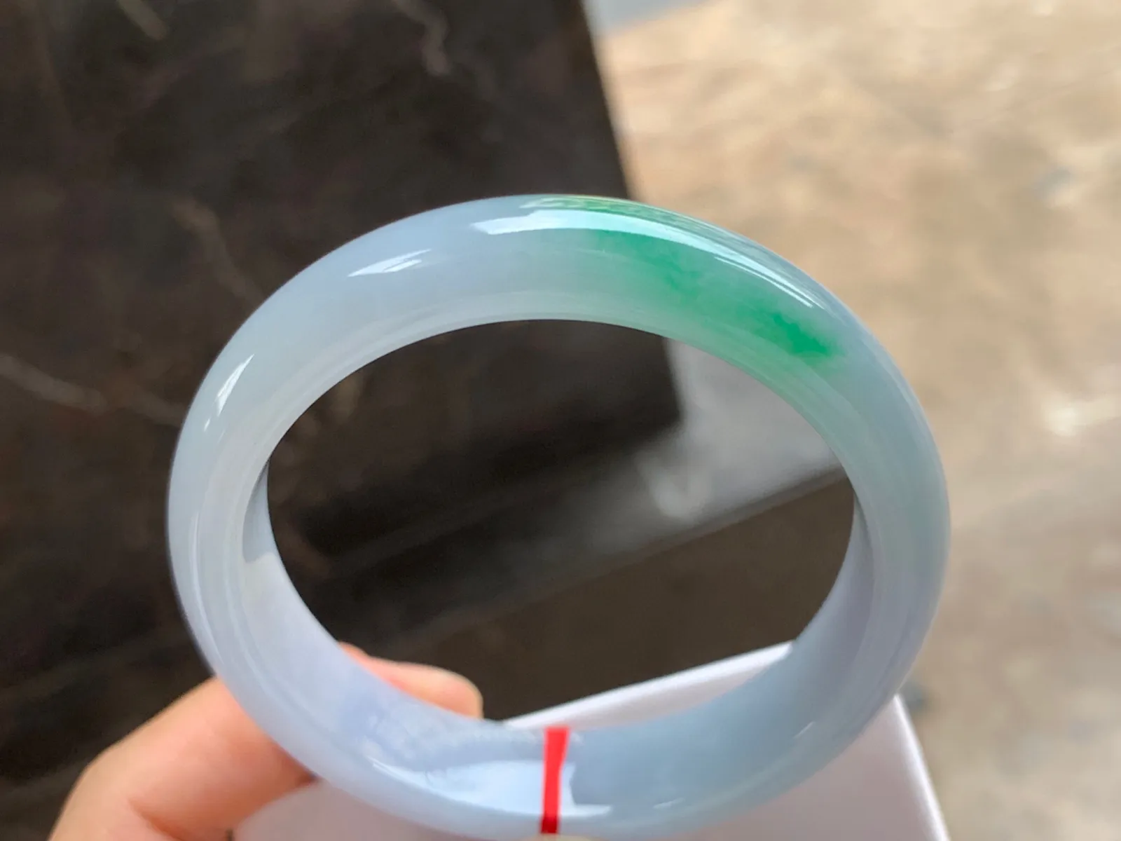 56.5-13-8mm
带色手镯 种好细腻细腻 色阳