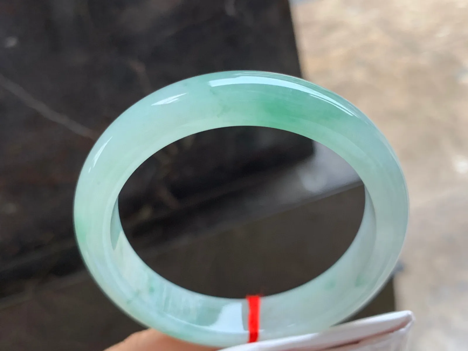 57-13-8mm
冰种飘色手镯 种好水润 清新淡雅 上手漂亮