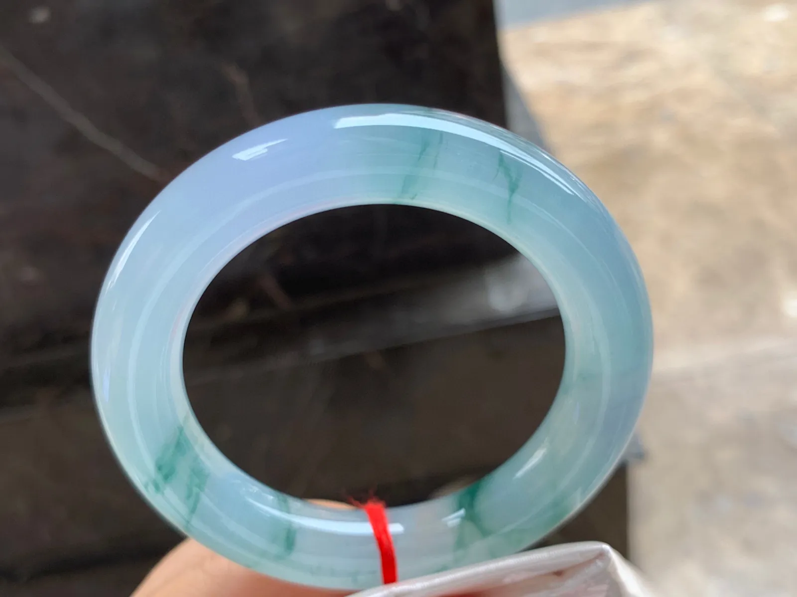56-13mm
冰种飘花圆条手镯 冰透水润 胶感满满