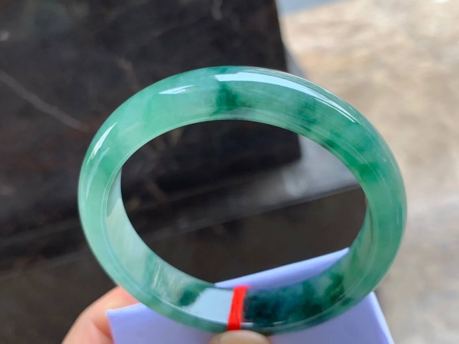 59-13-8mm
飘花手镯 种好水润 花色独特漂亮 大圈口