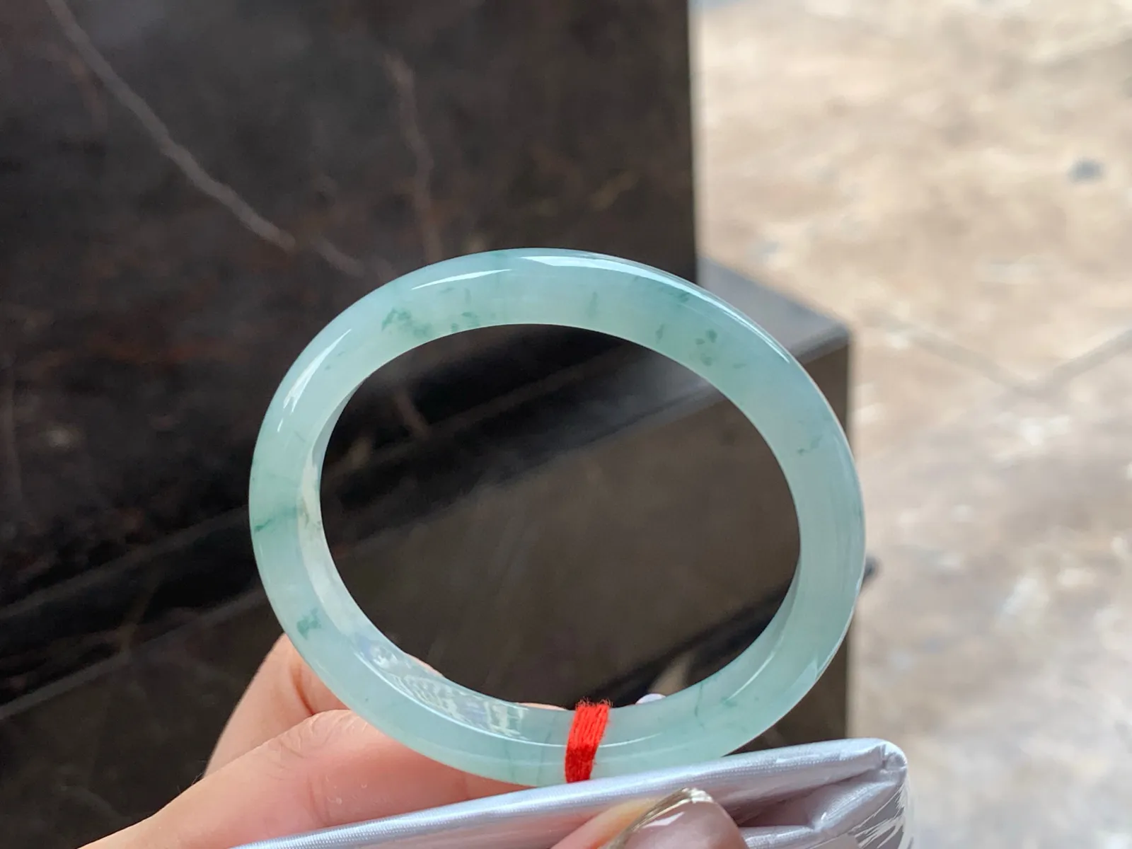 飘花贵妃镯
干净清爽 54/9.5/6.5mm