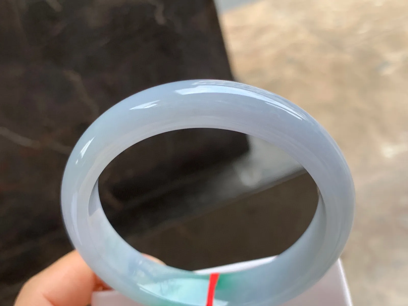 56.5-13-8mm
带色手镯 种好细腻细腻 色阳