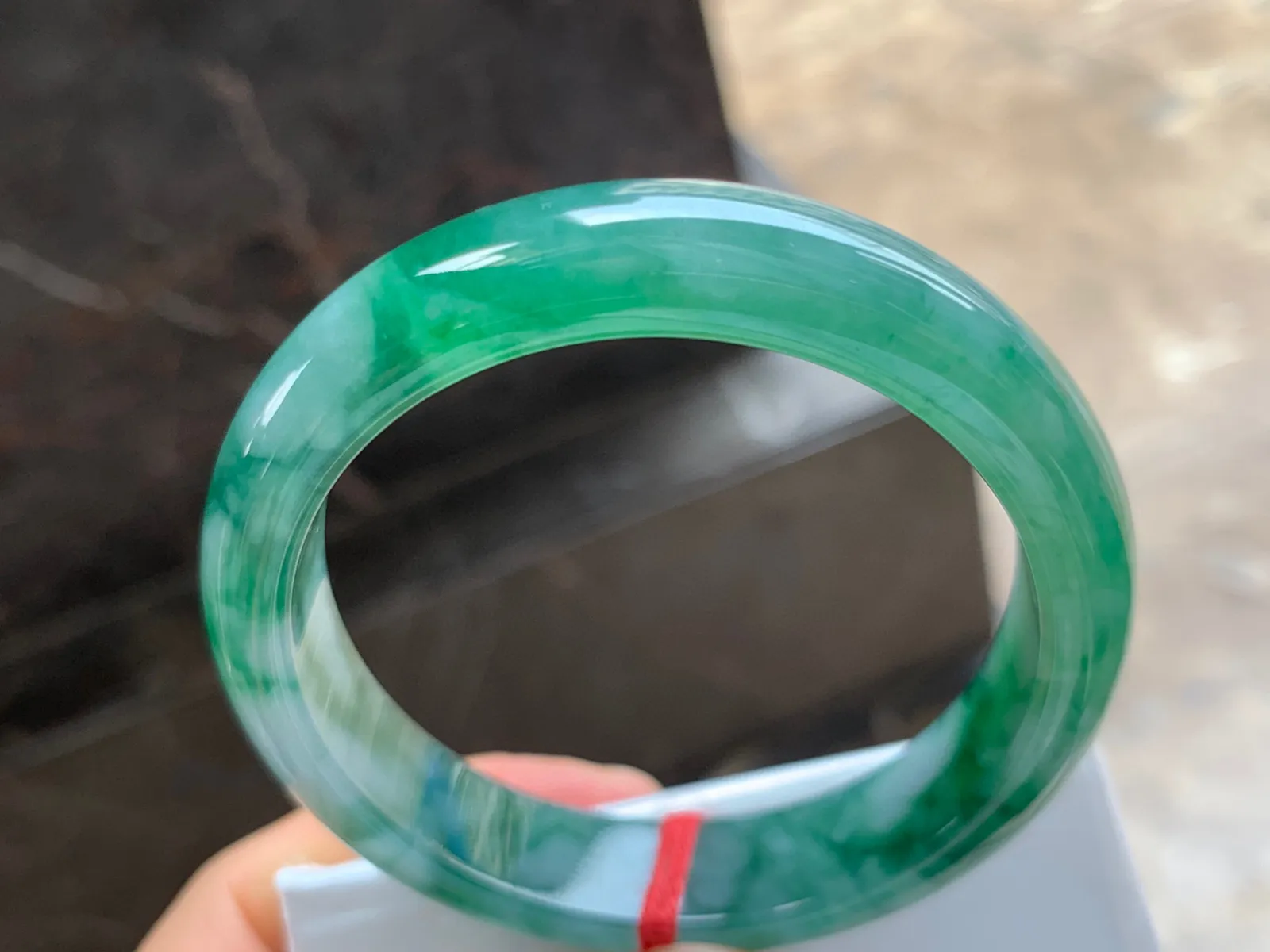 55-13-7.5mm
带色手镯 底子细腻 颜色独特 上手特色