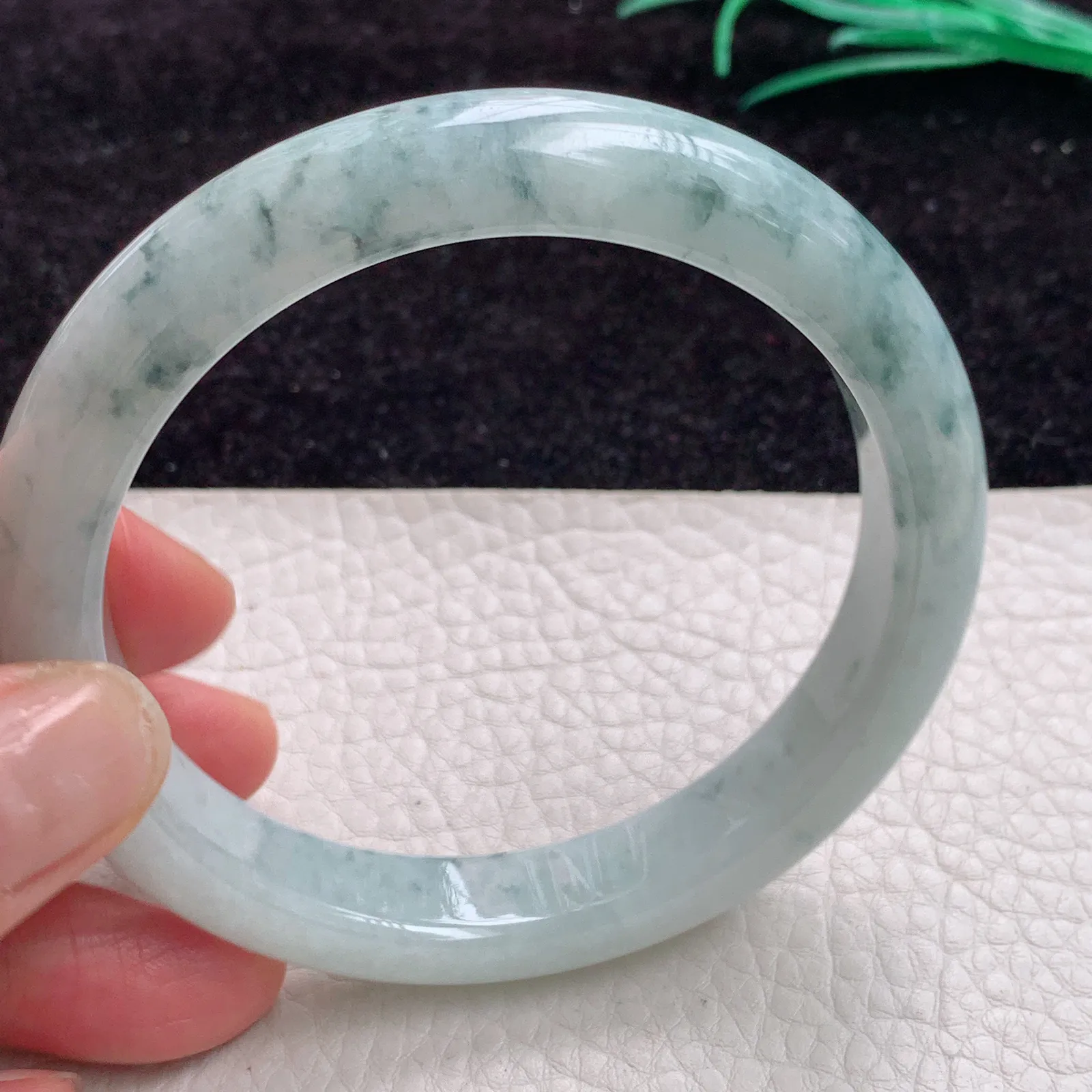 ss自然光61*11.8*9大圈口手镯缅甸A货翡翠飘乌鸡花平安镯 宽边正圈玉镯