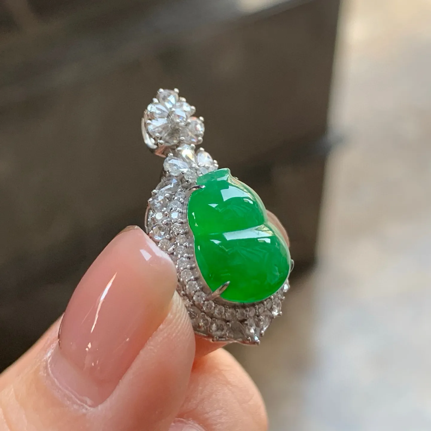 冰种辣绿葫芦
真金镶嵌 精致