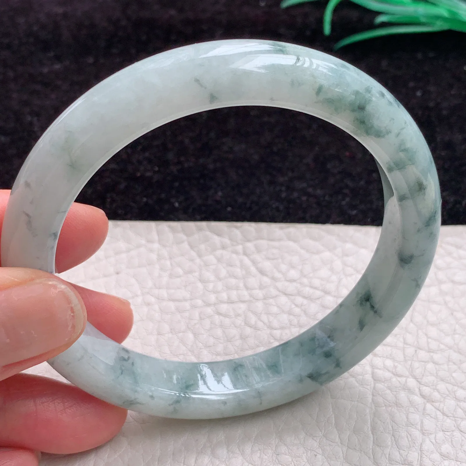 ss自然光61*11.8*9大圈口手镯缅甸A货翡翠飘乌鸡花平安镯 宽边正圈玉镯