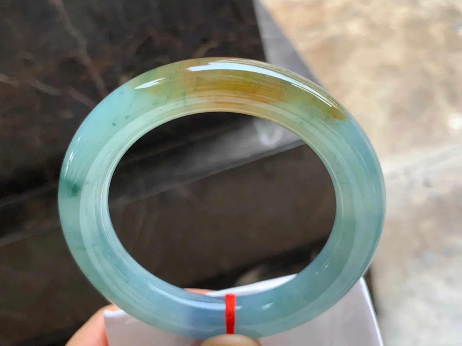 55.5-11.5mm
黄翡飘花圆条手镯 种好水润 颜色搭配特色
