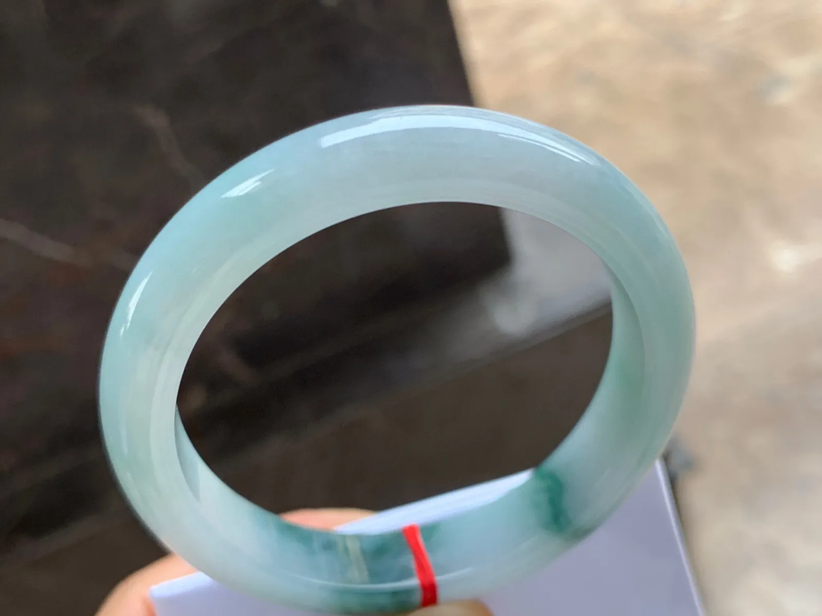 56-12-8mm
飘花手镯 种好细腻干净 性价比不错