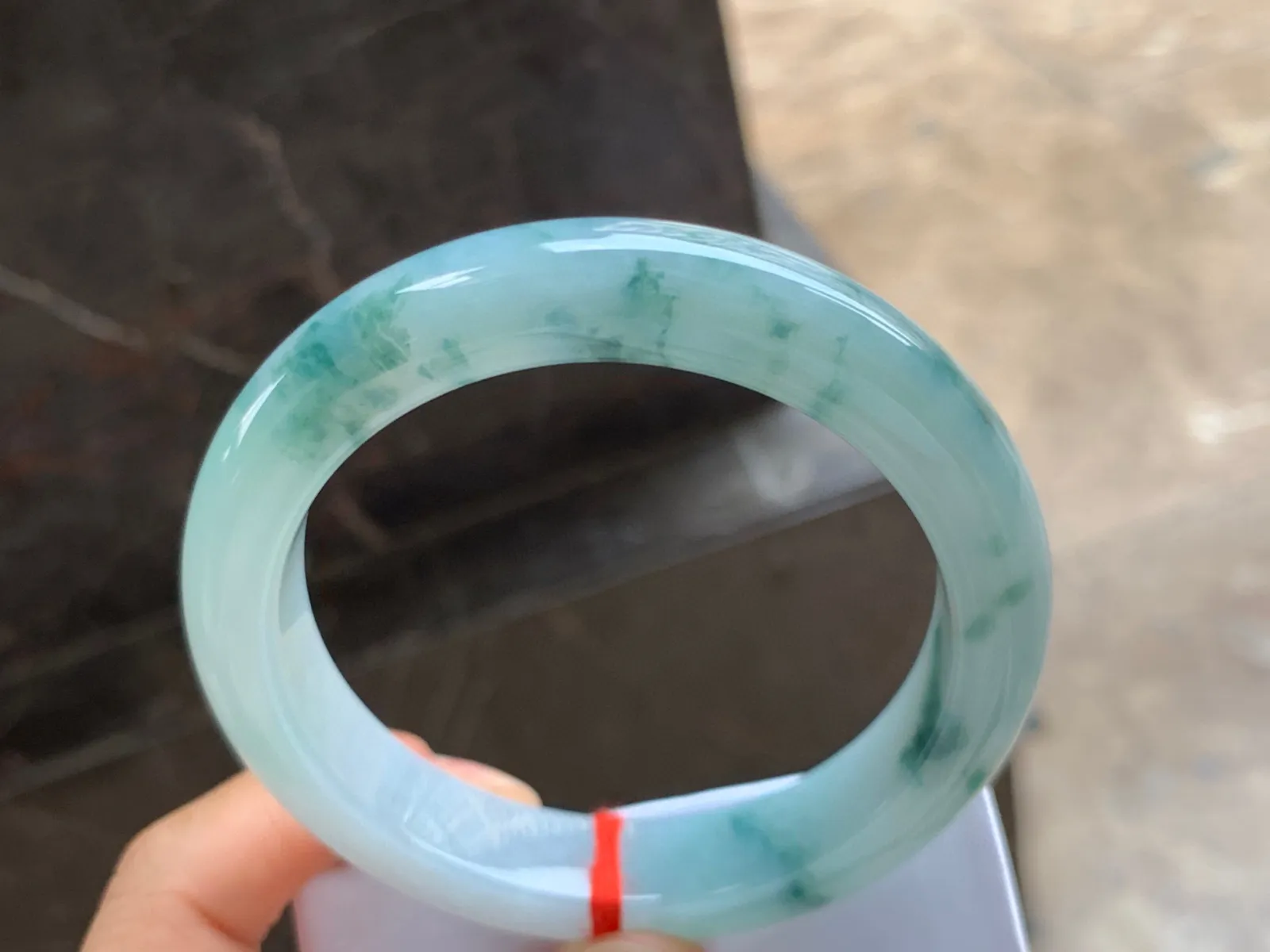 60-12.5-8mm
飘花手镯 底子细腻 飘花灵动 大圈口