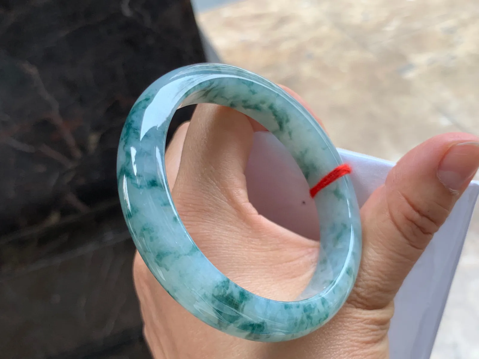 56-12-8mm
飘花手镯 底子细腻 花色均匀